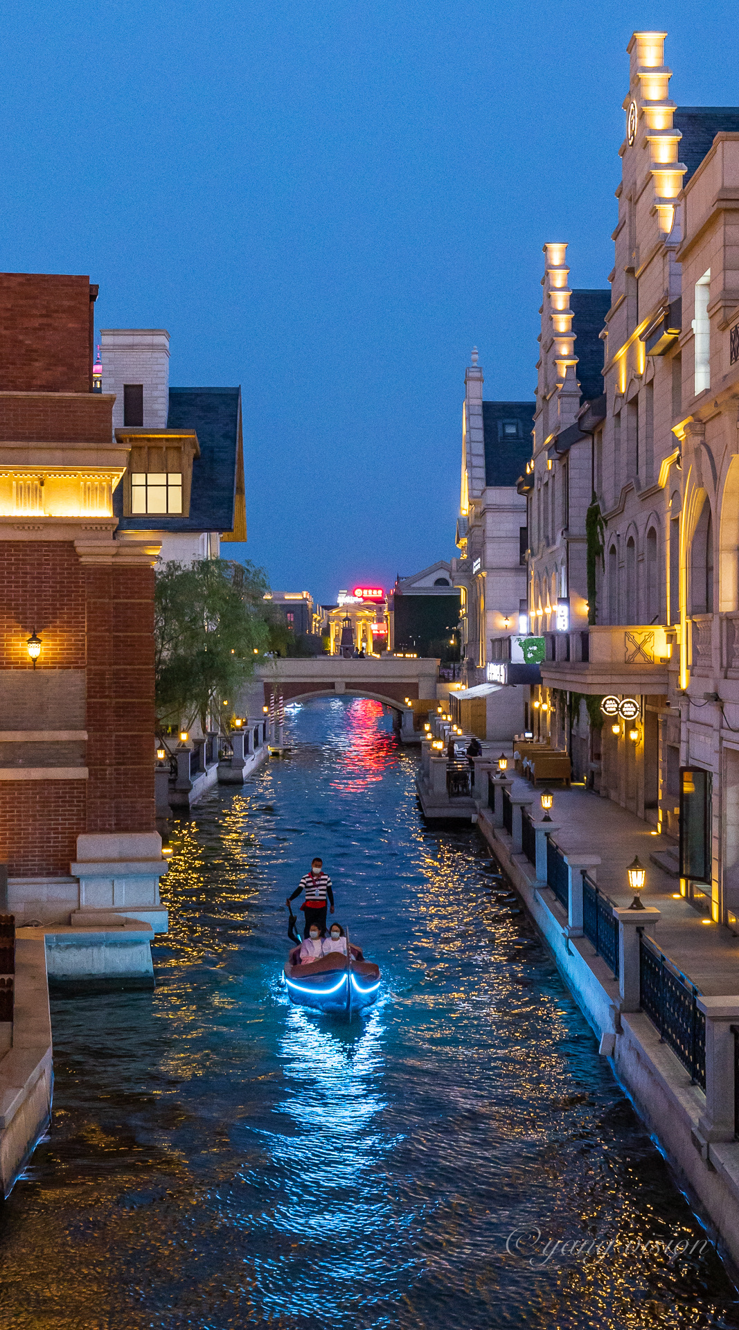 大连东港,蓝调夜色美__财经头条