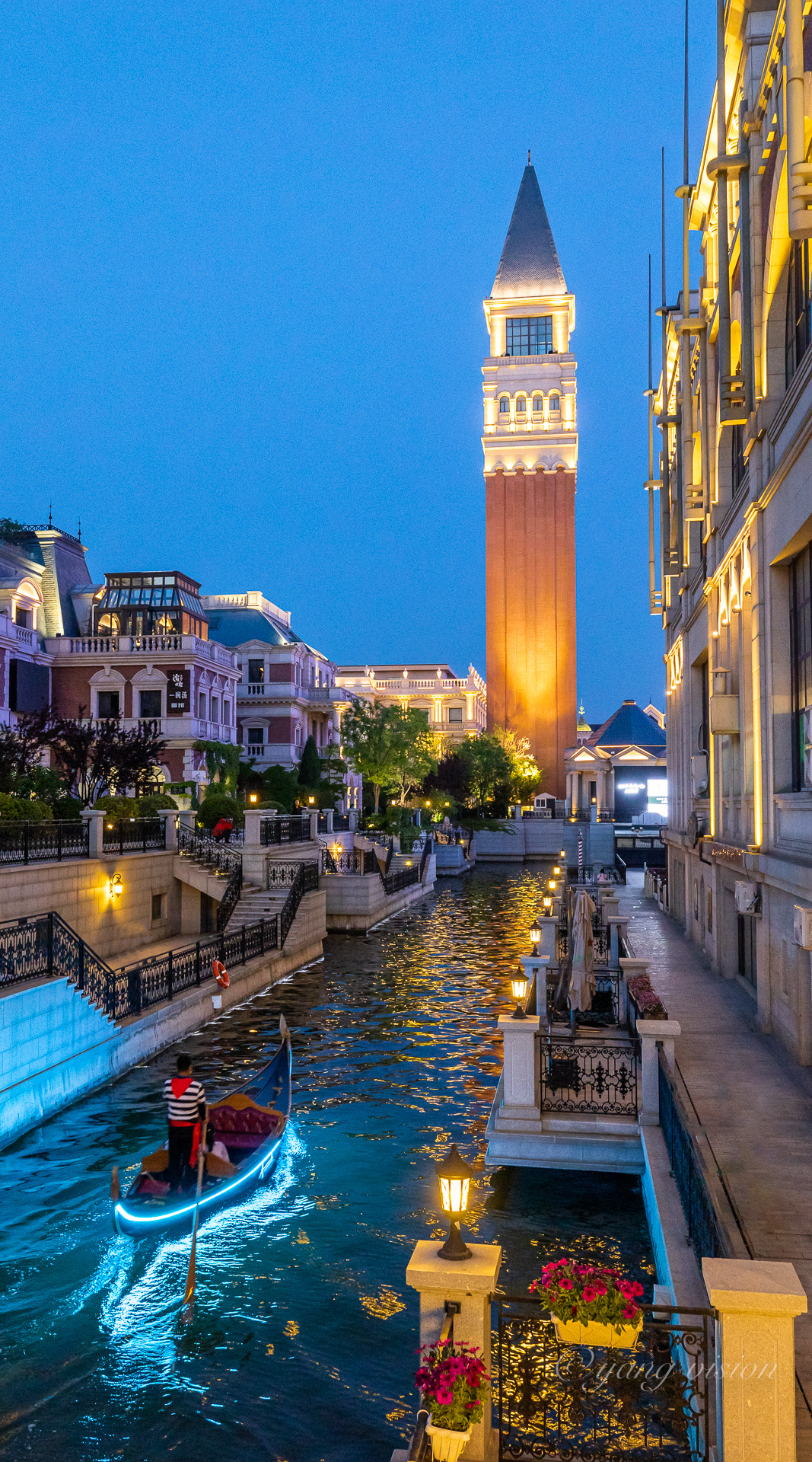 大连东港,蓝调夜色美__财经头条