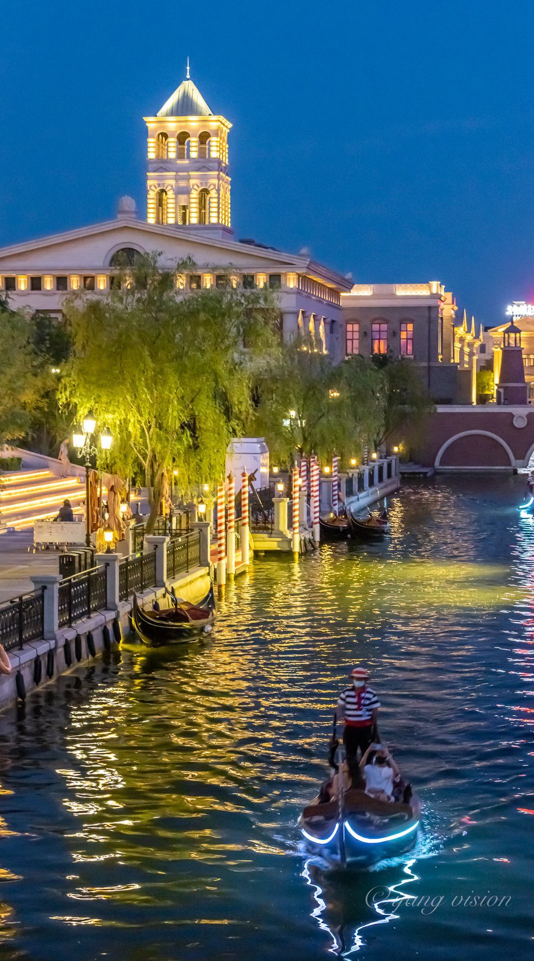 大连东港,蓝调夜色美__财经头条