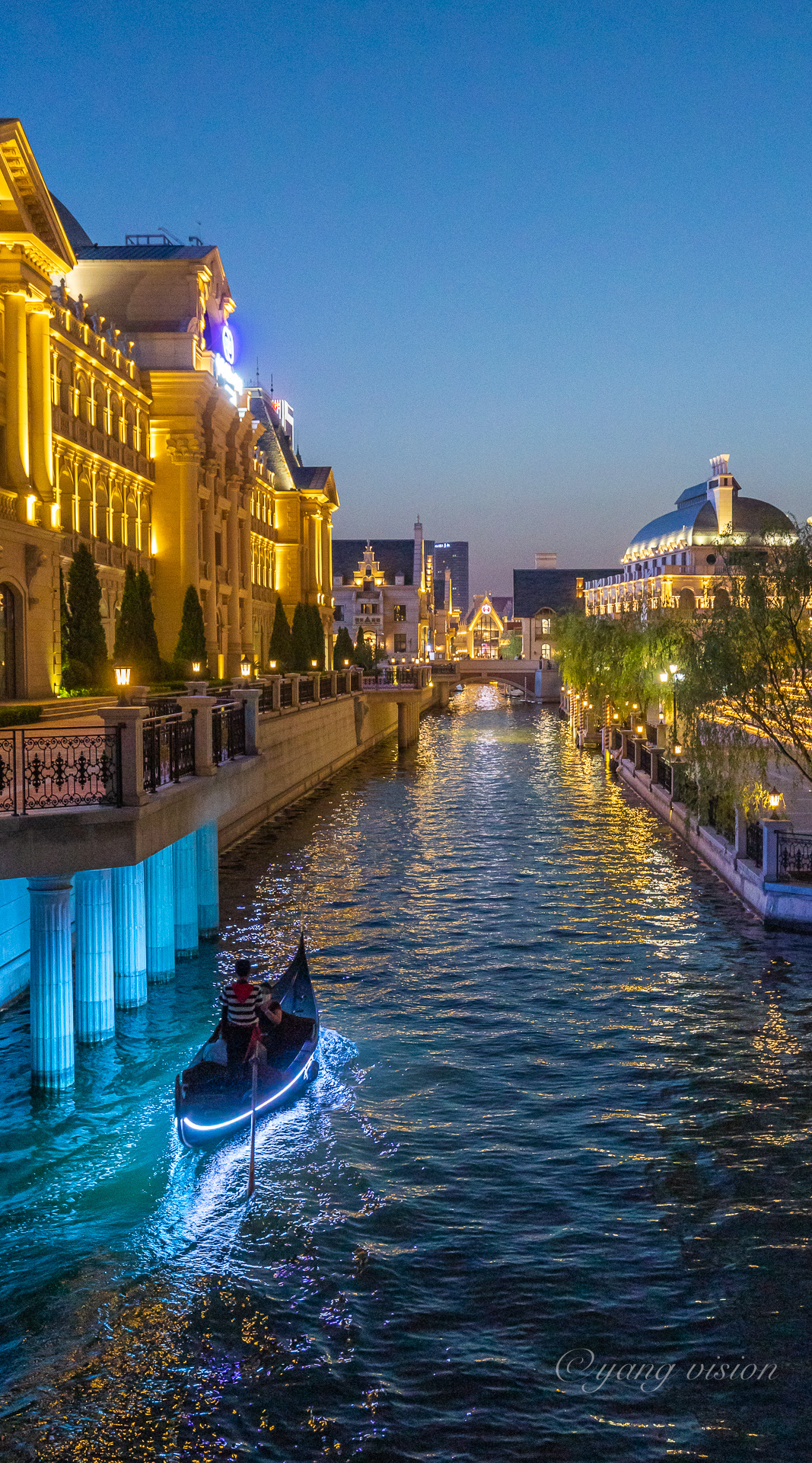 大连东港,蓝调夜色美__财经头条