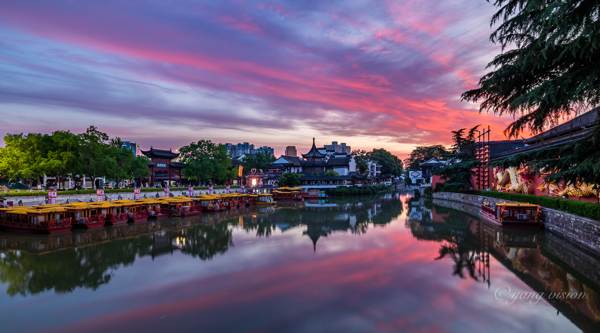 十里秦淮河,六朝金陵城,今早南京的朝霞很美很美… (但今早的霞光好于