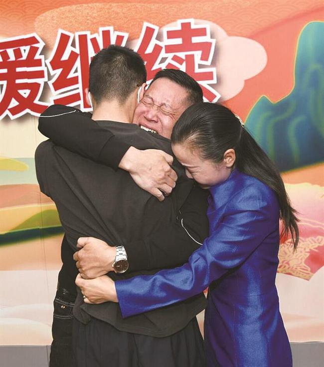 被拐儿童孙卓回家：迟到14年的团圆饭休闲区蓝鸢梦想 - Www.slyday.coM