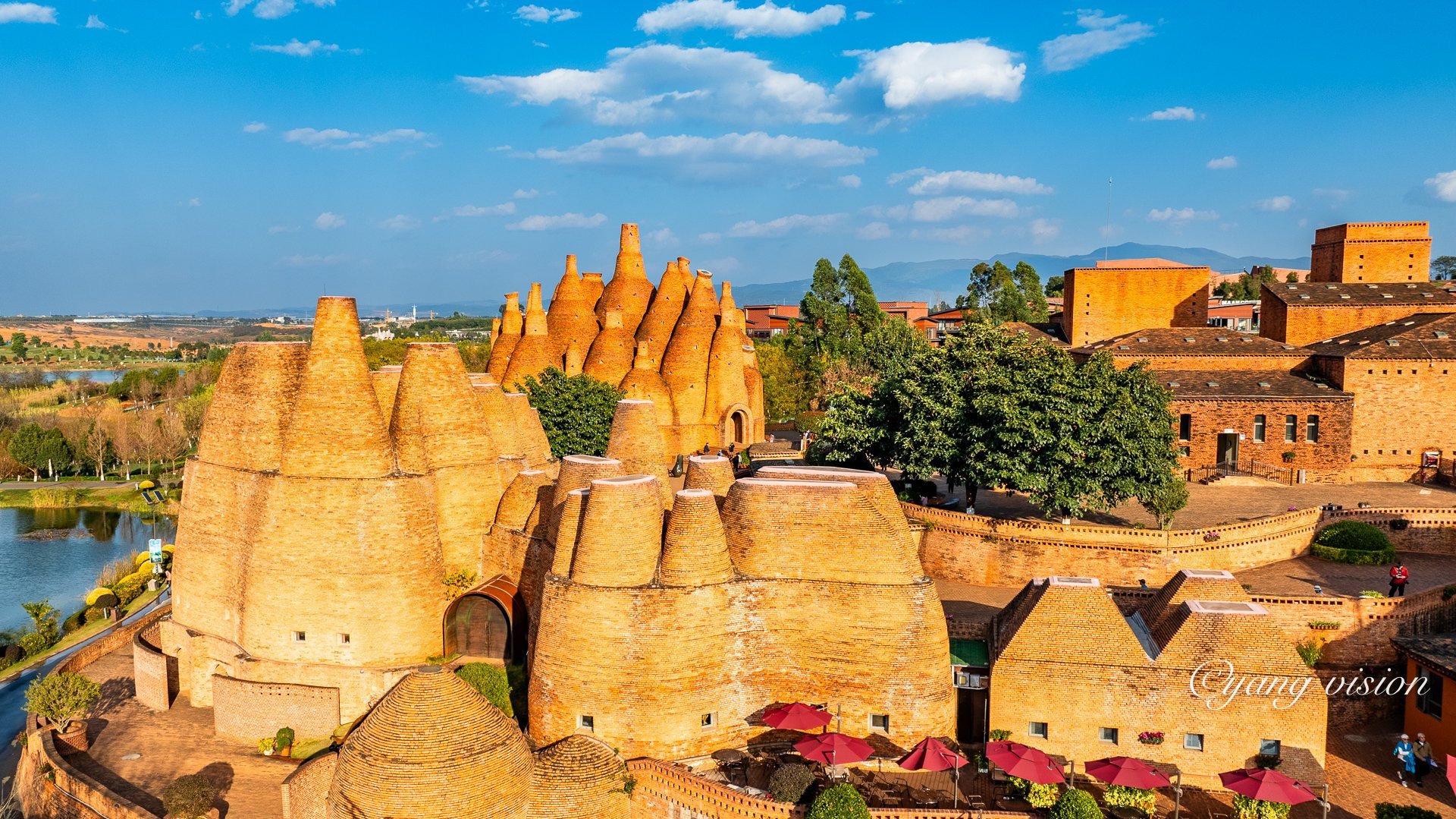 云南弥勒,蓝天白云东风韵