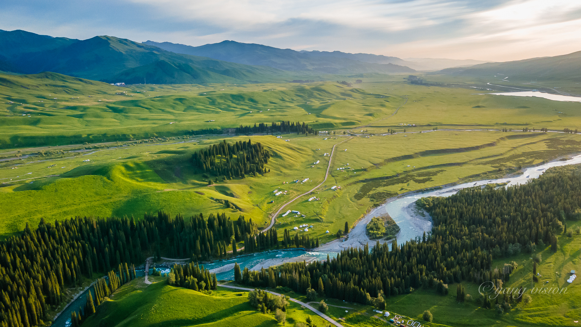 金色的唐布拉草原