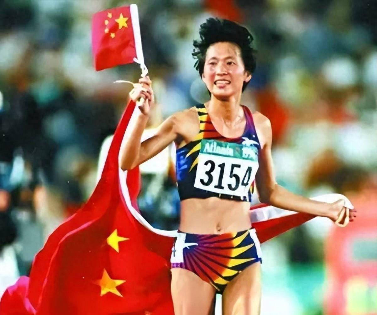52岁王军霞现状曝光!退役移居美国,3个孩子3个爹,如今活成了这样|奥运会|马俊仁|黄天文|长跑|婚姻_手机新浪网
