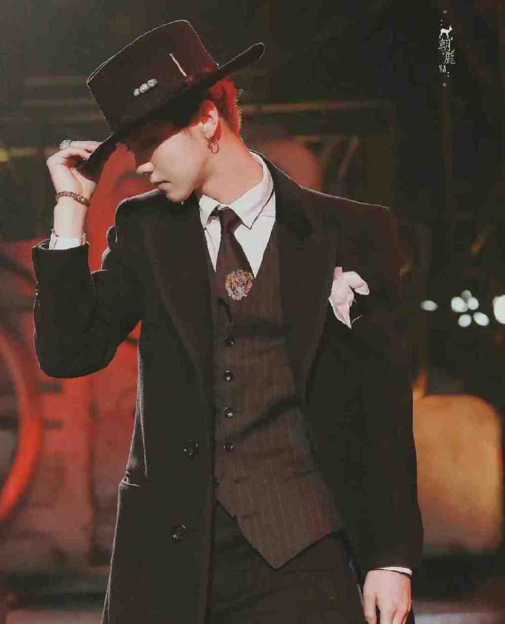 长款西装显短板？这几位明星却完美驾驭，肖战王一博视觉盛宴休闲区蓝鸢梦想 - Www.slyday.coM