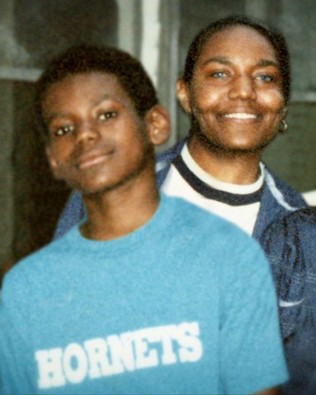 53岁生日快乐 开通社媒!詹姆斯为母亲送祝福,母子罕见合影曝光