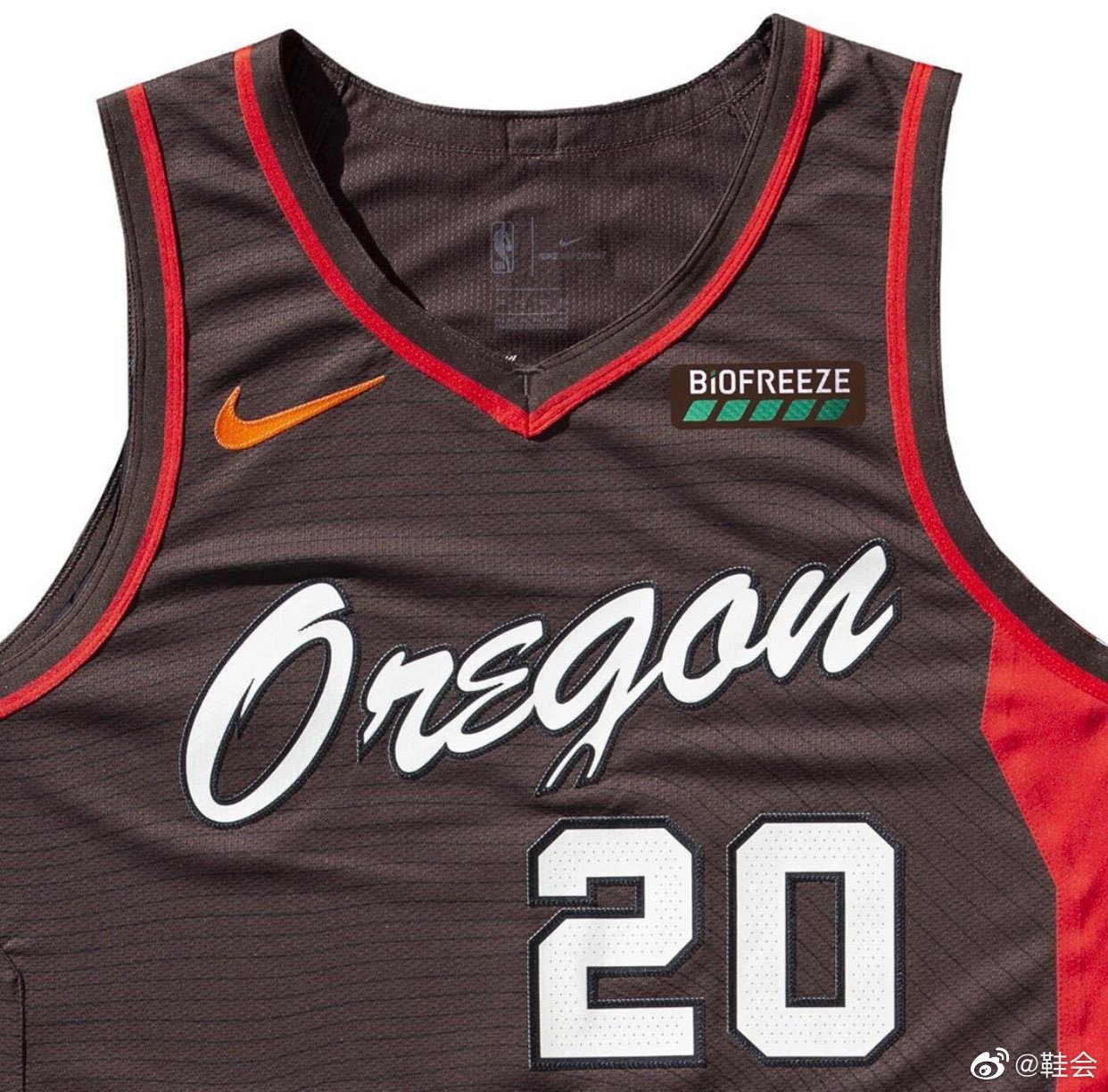 开拓者队发布了下赛季的城市版本球衣!小细节很有意思!