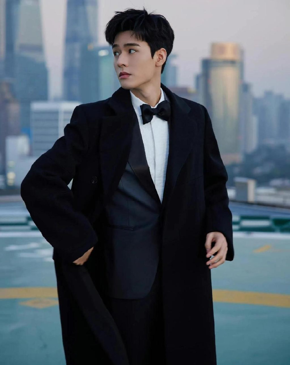 长款西装显短板？这几位明星却完美驾驭，肖战王一博视觉盛宴休闲区蓝鸢梦想 - Www.slyday.coM