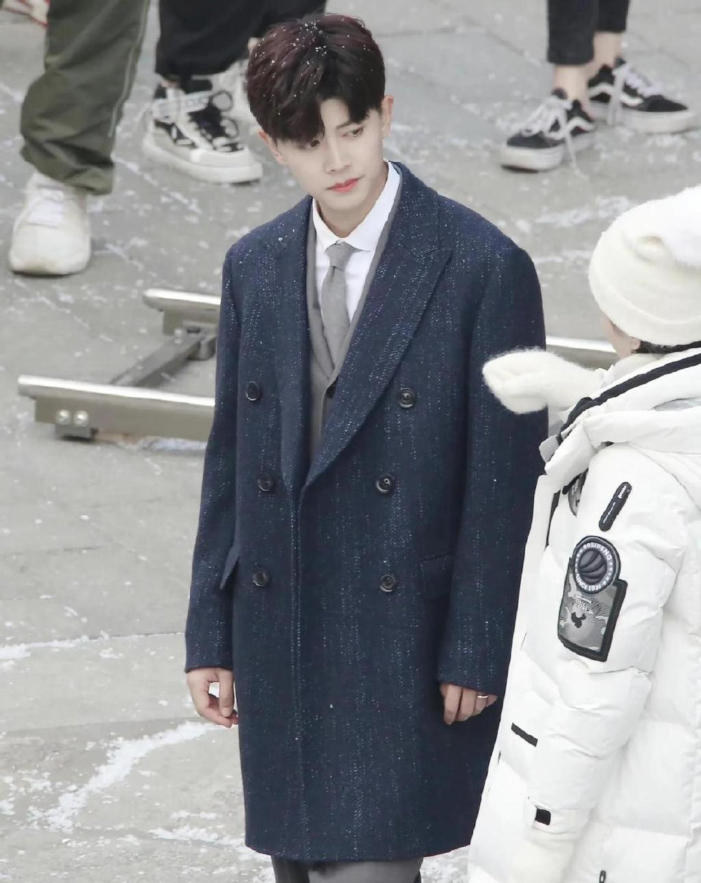 长款西装显短板？这几位明星却完美驾驭，肖战王一博视觉盛宴休闲区蓝鸢梦想 - Www.slyday.coM