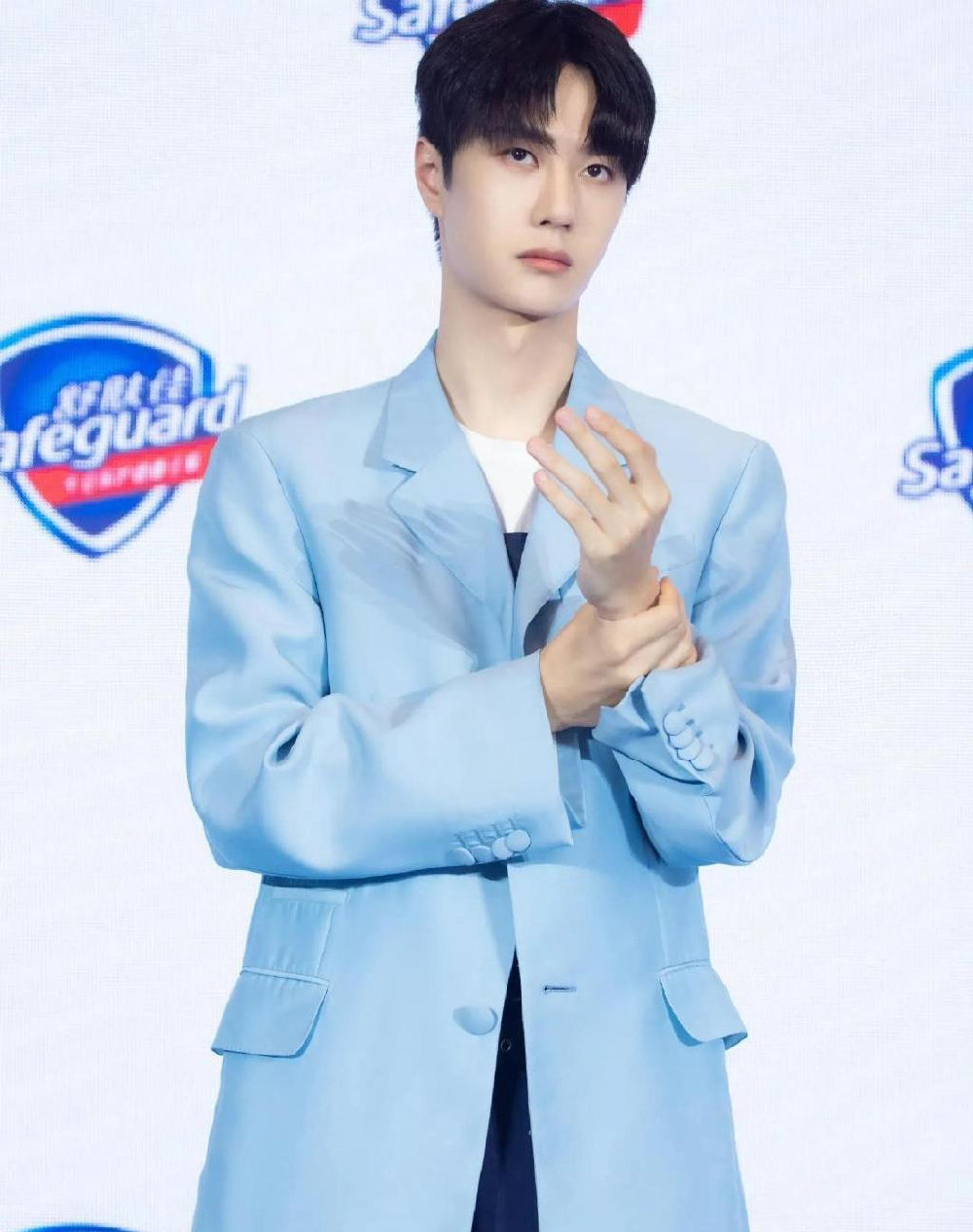 长款西装显短板？这几位明星却完美驾驭，肖战王一博视觉盛宴休闲区蓝鸢梦想 - Www.slyday.coM