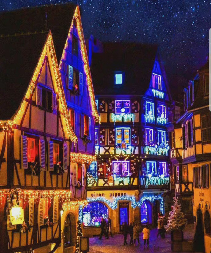 夜晚的法国小镇科尔马小镇仿若童话世界