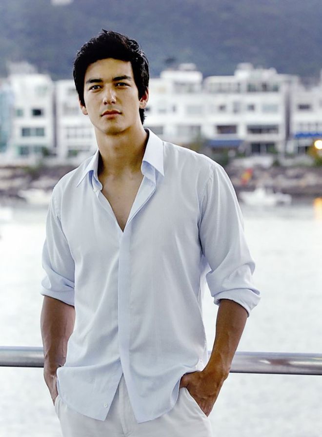 丹尼斯·吴:帅到马思纯对着他哭不出来,和镜玄撞脸,40岁还是很帅