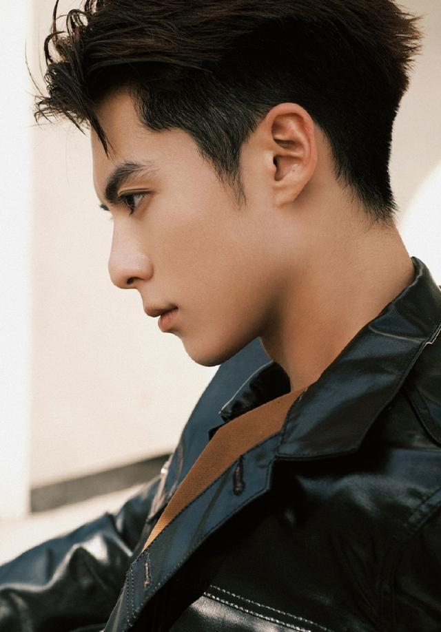 插队绯闻以后，王鹤棣上演写真大片，网友：热议不断休闲区蓝鸢梦想 - Www.slyday.coM