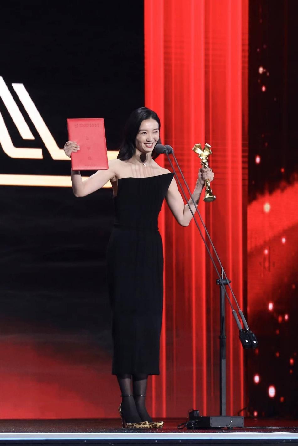 荣誉之夜正式开幕，赵雅芝章子怡袁泉亮相，刘浩存表现抢眼休闲区蓝鸢梦想 - Www.slyday.coM