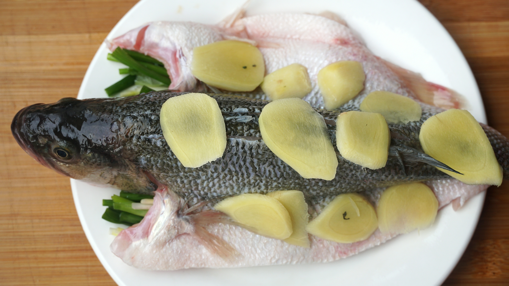 不管蒸什么鱼,这个步骤都不能省!鱼肉细嫩无腥味,赶快学学吧休闲区蓝鸢梦想 - Www.slyday.coM 不管蒸什么鱼,这个步骤都不能省!鱼肉细嫩无腥味,赶快学学吧休闲区蓝鸢梦想 - Www.slyday.coM