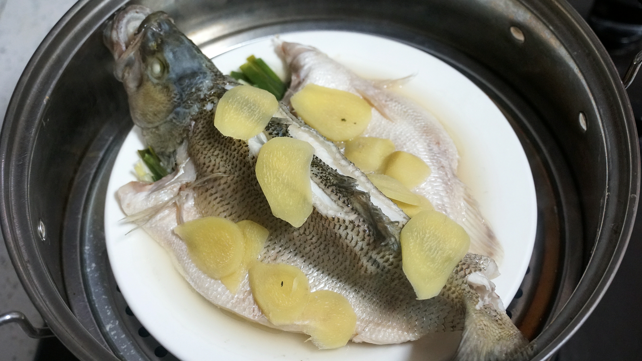 不管蒸什么鱼,这个步骤都不能省!鱼肉细嫩无腥味,赶快学学吧休闲区蓝鸢梦想 - Www.slyday.coM 不管蒸什么鱼,这个步骤都不能省!鱼肉细嫩无腥味,赶快学学吧休闲区蓝鸢梦想 - Www.slyday.coM