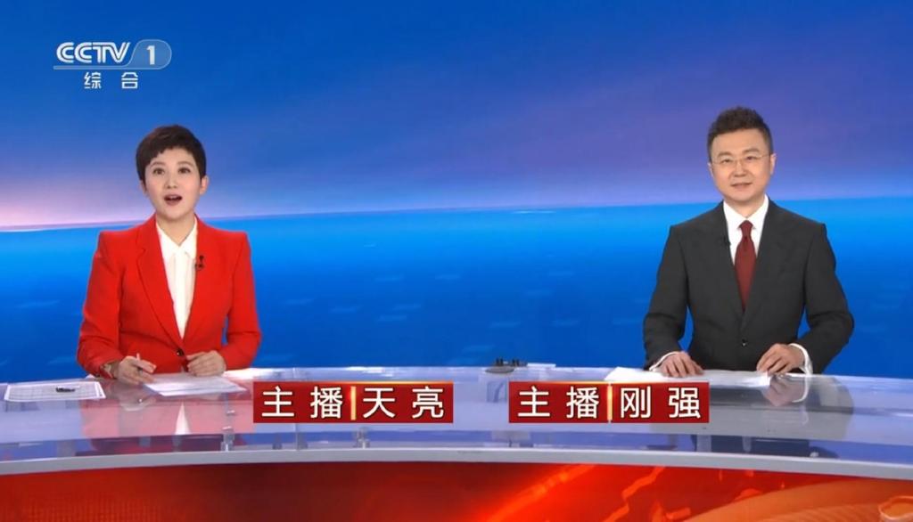 央视新闻主播“天刚亮”时隔10年再搭档,网友期待鲁健春妮也合作__财经头条