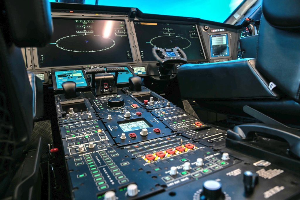 意大利海军首艘带撞角多功能巡逻舰p430号科幻驾驶室