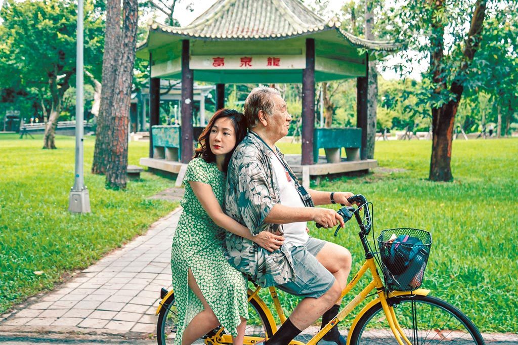 著名演员丁强离世,享年87岁,跌倒后伤到大脑在医院身亡|李璇|享年|演艺圈_新浪新闻