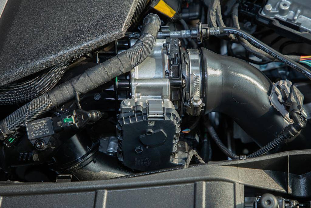 动态矩阵LED、运动扰流，奥迪S4卖45.98万，能干掉C级AMG吗？