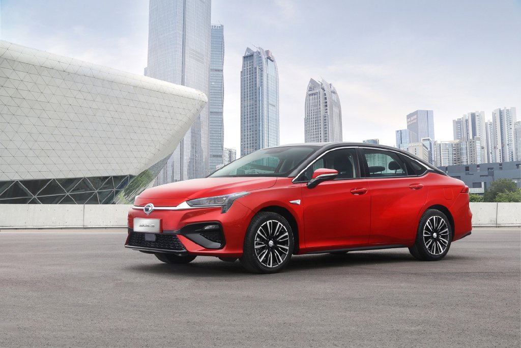 广汽埃安开始出手了,这是自其2019年推出首款领先行业的纯电动轿车