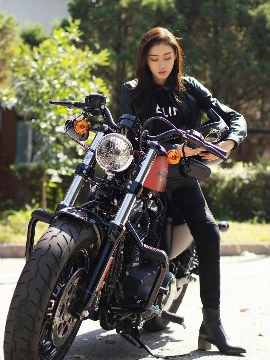张天爱 高反差美女又酷又飒的机车姐姐谁不爱__财经头条