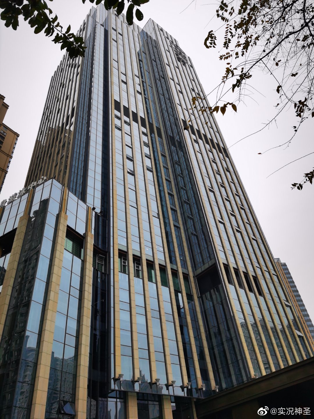 分享一组网红酒店,比如美居蜀都大厦曾经的旋转餐厅让我想起小时候