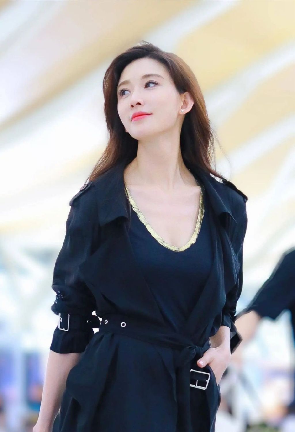 明白自己还有姿色赶紧嫁出去,不然就难脱手了|林志玲|姿色|接盘_新浪