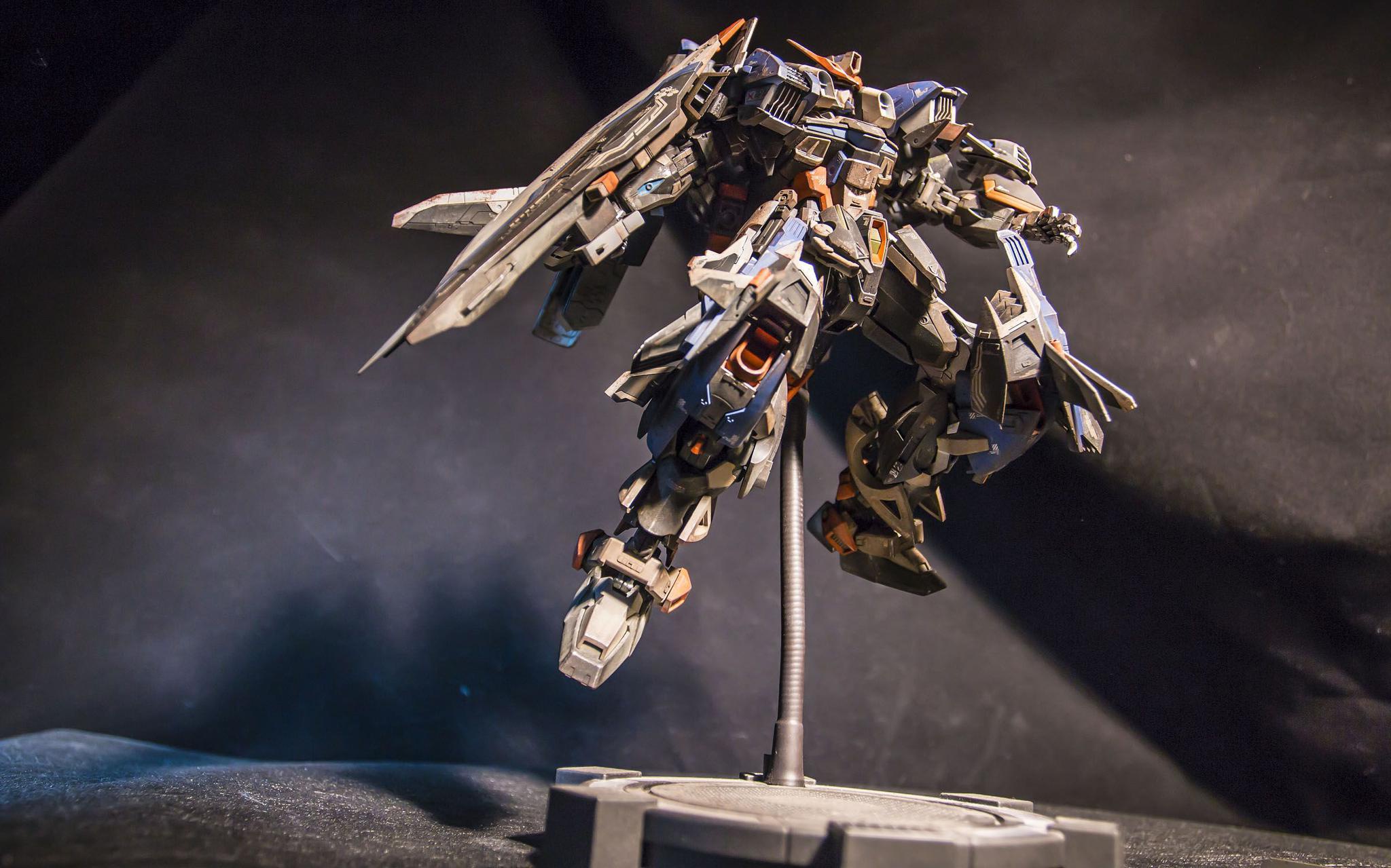 全装备搭载鬼祟迅雷高达模型