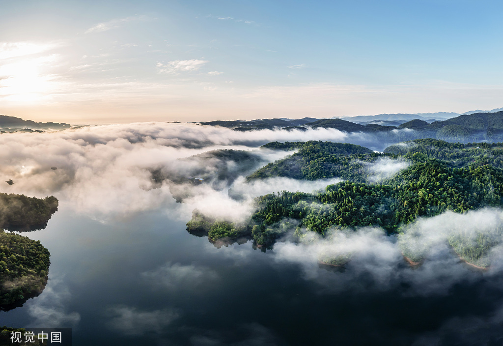 湖北宜昌航拍清江车坝河水库烟雾缭绕宛如仙境