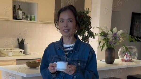 九十年代红极一时的歌星韦唯罕见露面,如今60岁的她变成这样了|韦唯|歌星_新浪新闻