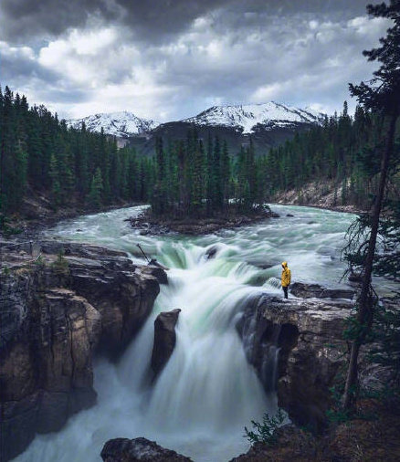 阿尔卑斯山脚下绿色盎然荡涤心胸
