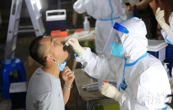 突发！深圳新增2例无症状，有小区连夜核酸检测！公交司机紧急全员排查，疫苗接种预约激增！广州一区调整为中风险，全员核酸！休闲区蓝鸢梦想 - Www.slyday.coM