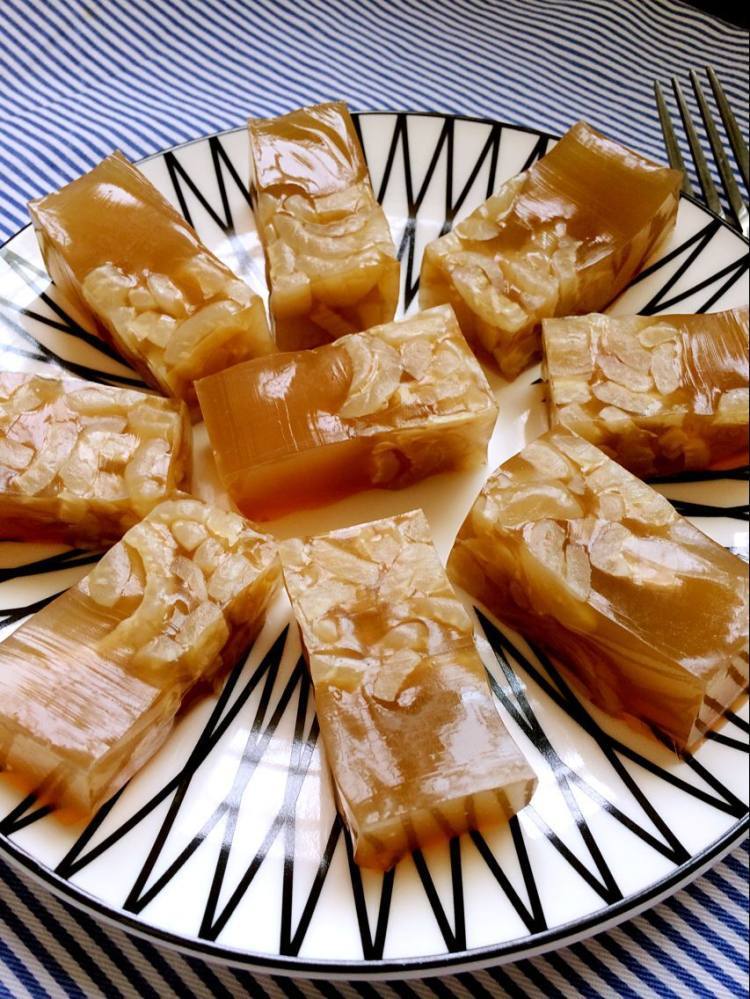 猪皮冻,牛皮冻啥的.