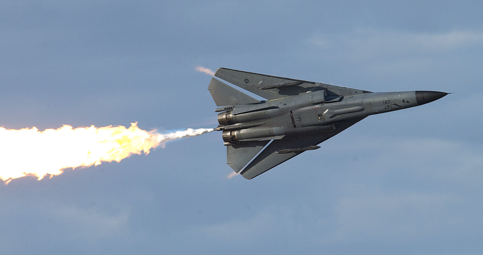 通用动力公司于上个世纪为美国海军和空军联合推出的一款战斗轰炸机