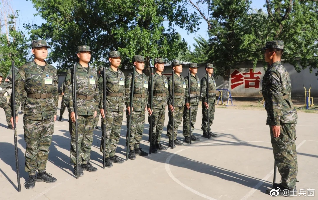 21式武警夏季迷彩服登场,你觉得颜值能给几分