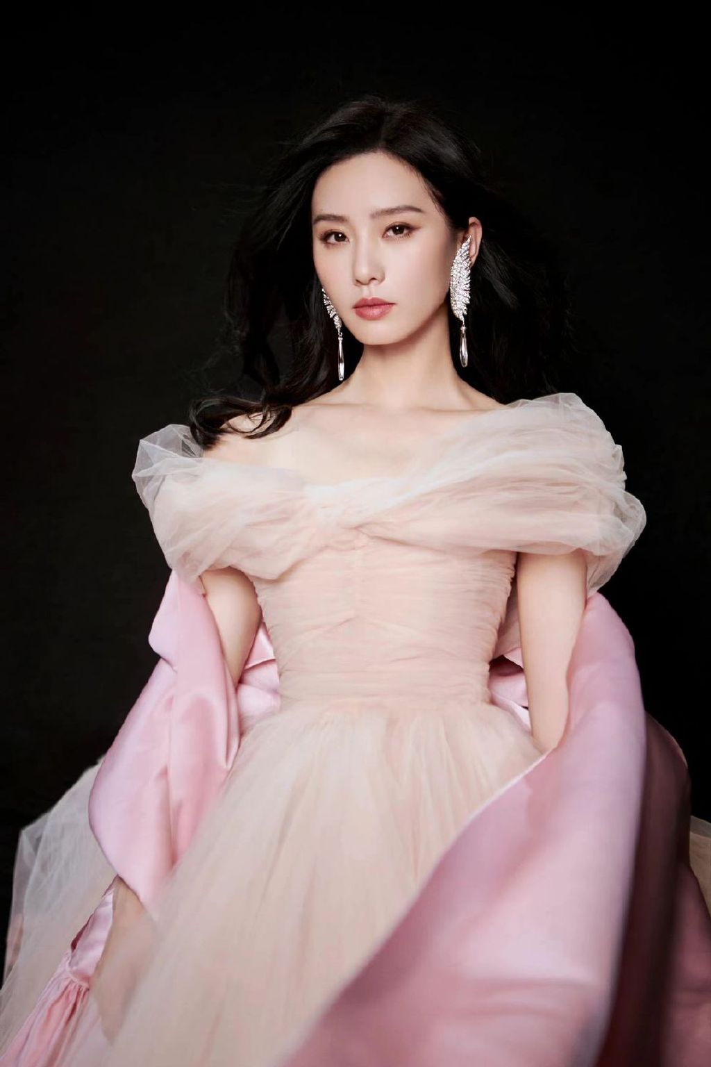 刘诗诗成功过瘦身,颧骨变高更有气场