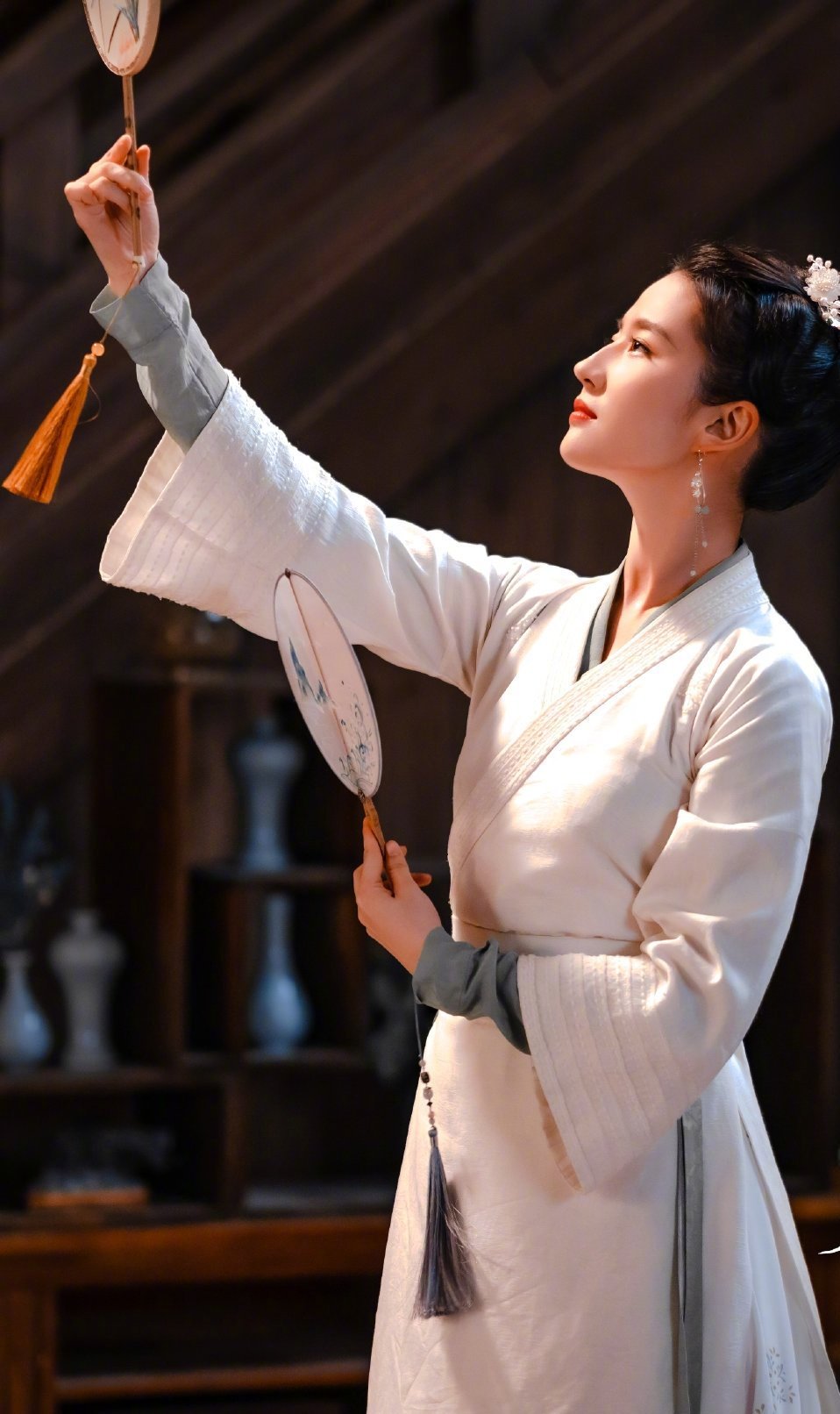 顾盼儿新发型和旧发型对比,虽然两个都美