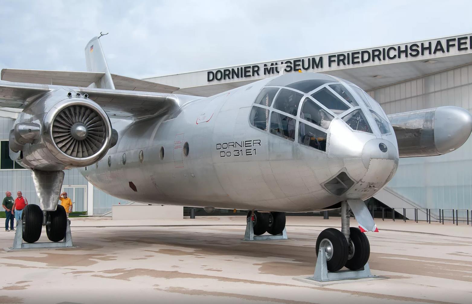 德国do31型运输机,配置10台发动机,满足垂直起降作战需求!