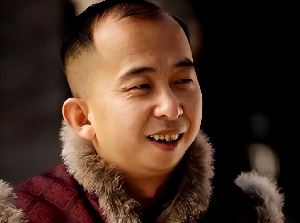 导演巨兴茂小娇妻生产在即晒孕照,手托大肚很幸福,日子过得有滋有味|