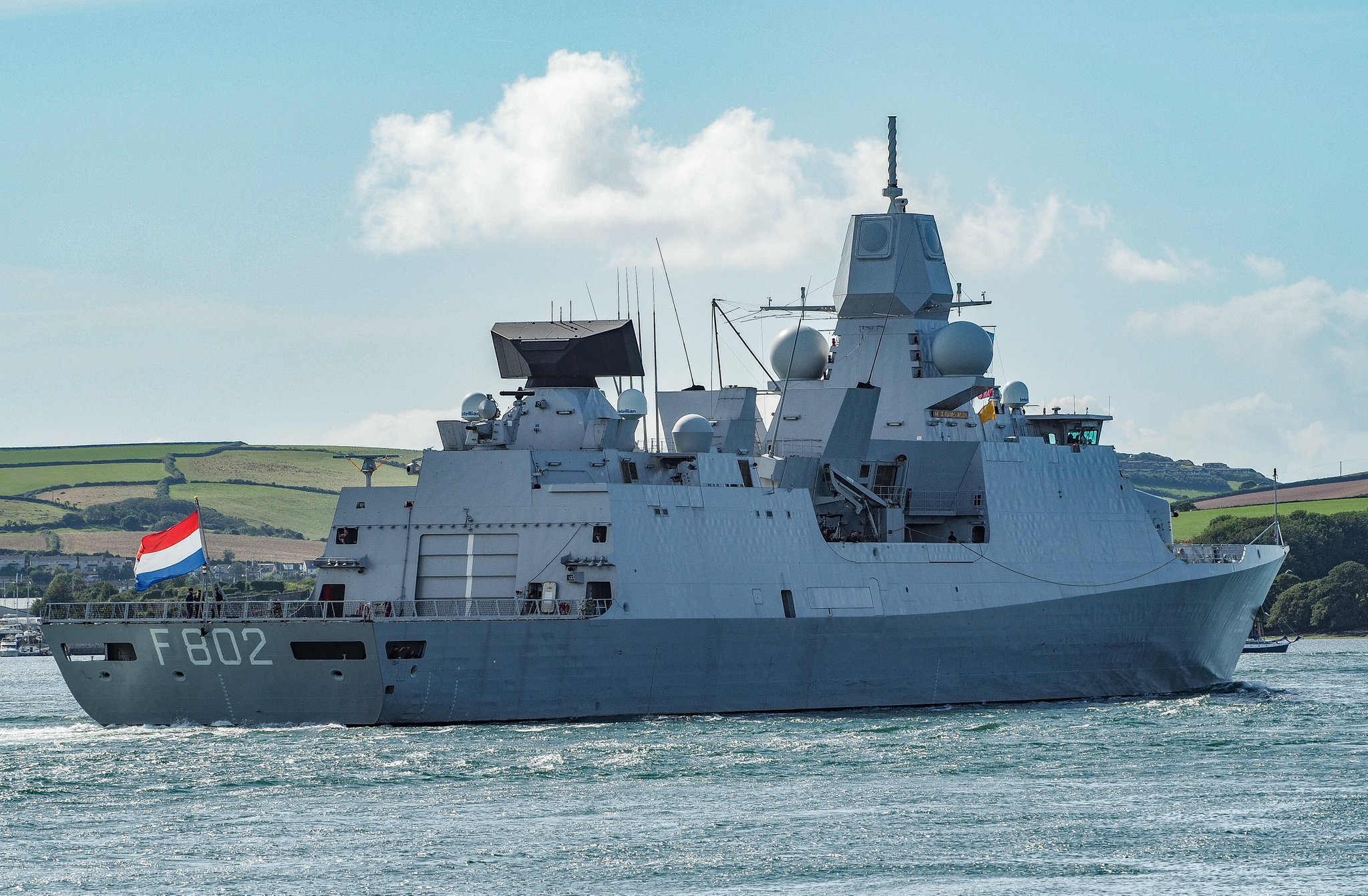 荷兰海军七省号护卫舰 到达英国普利茅斯海军基地_高清图集_新浪网