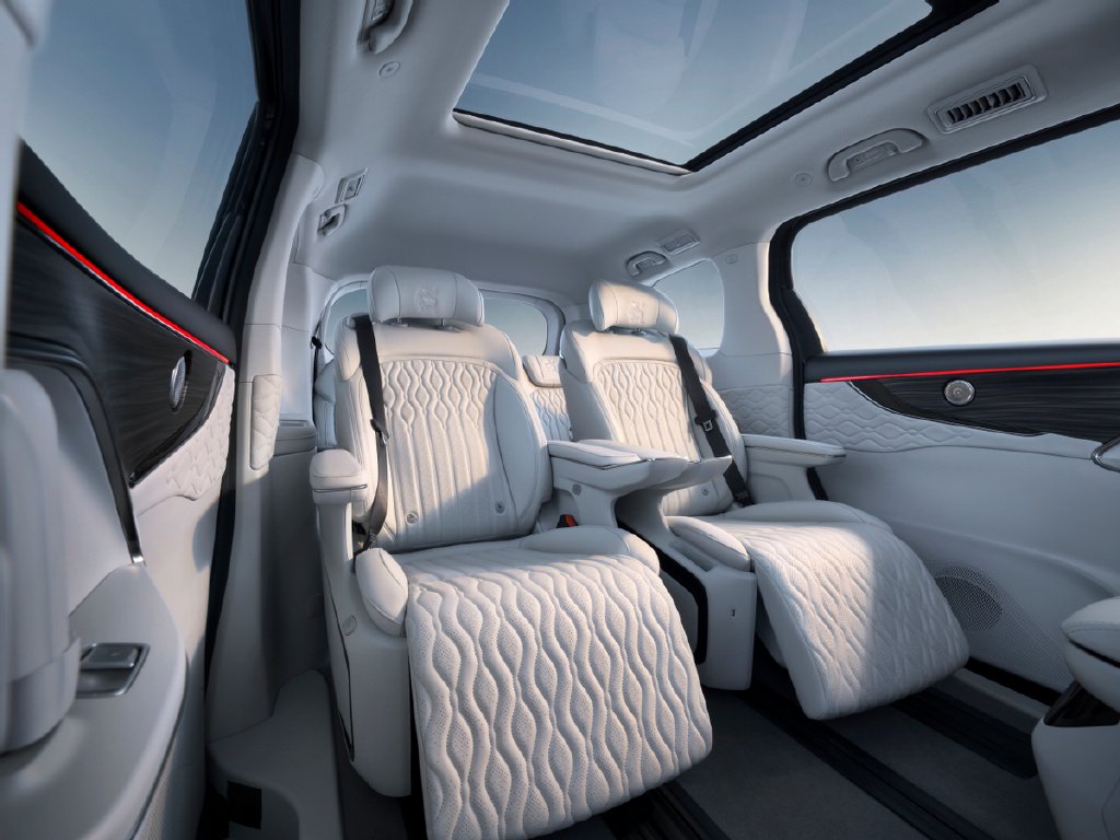 将科技感融入东方美,风行星海v9领衔9系车天团内饰美学-新浪汽车