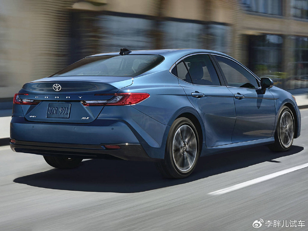 丰田"门面"轿车14万多起,4.9米车长最低油耗4.2l