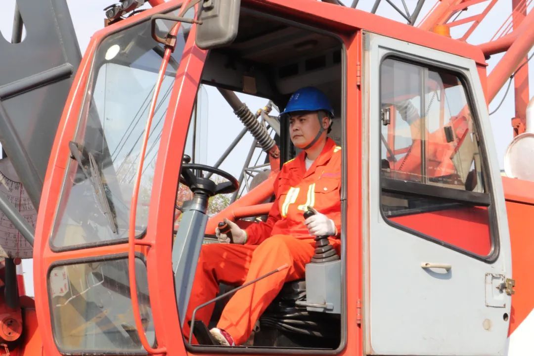 王加全  青岛港国际股份有限公司大港分公司吊车司机