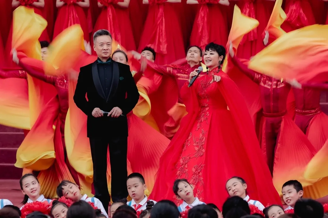 央视五一晚会亮点总结主持人劳动模范明星嘉宾向所有劳动者致敬