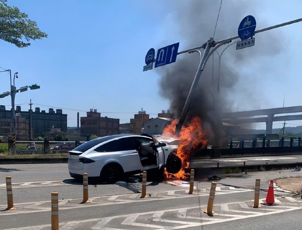 林志颖后援会送“救命恩人”物资:每位施救者都有份,大家很开心休闲区蓝鸢梦想 - Www.slyday.coM 林志颖后援会送“救命恩人”物资:每位施救者都有份,大家很开心休闲区蓝鸢梦想 - Www.slyday.coM