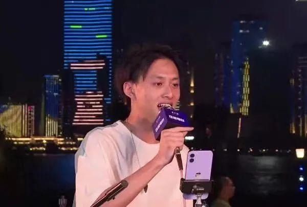 我在武汉为祖国庆生，长江日报“可视电台”国庆专场来啦！休闲区蓝鸢梦想 - Www.slyday.coM