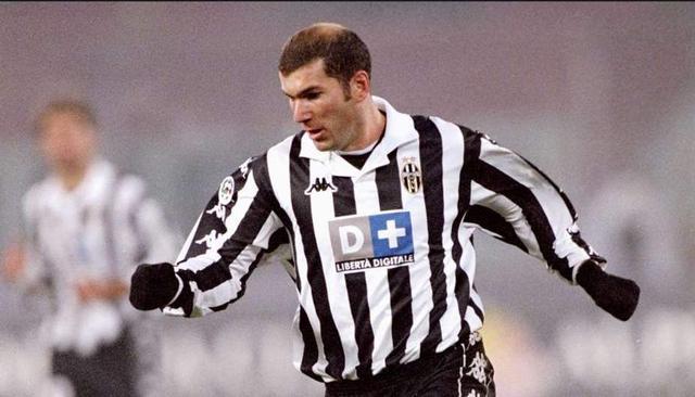 贝利:如果齐达内踢前锋,他也许能和我平起平坐,他的巅峰在尤文