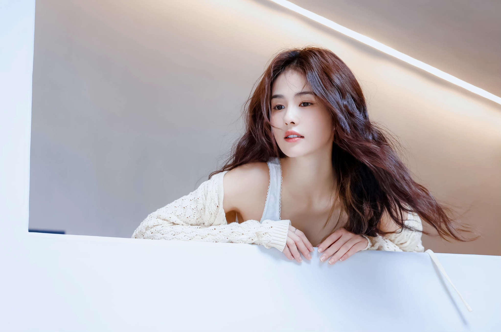 白鹿 梦幻质感,若隐若现__财经头条